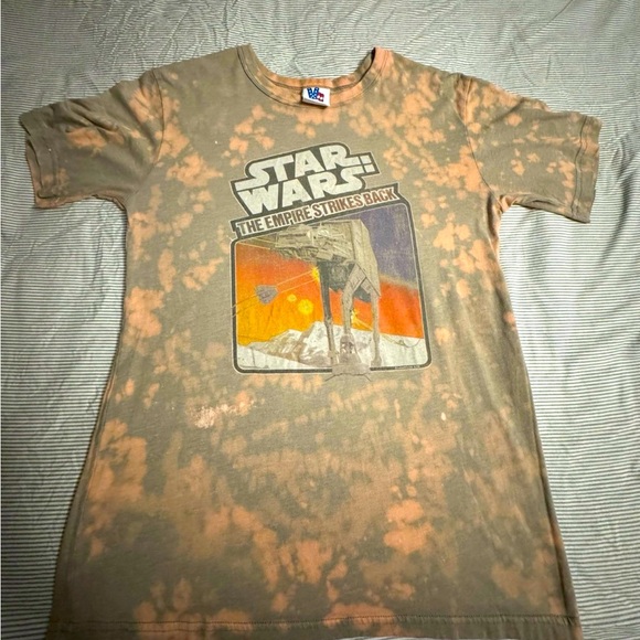 Star Wars the Empire Strikes Back JUNKFOOD T-shirt - Picture 1 of 3
